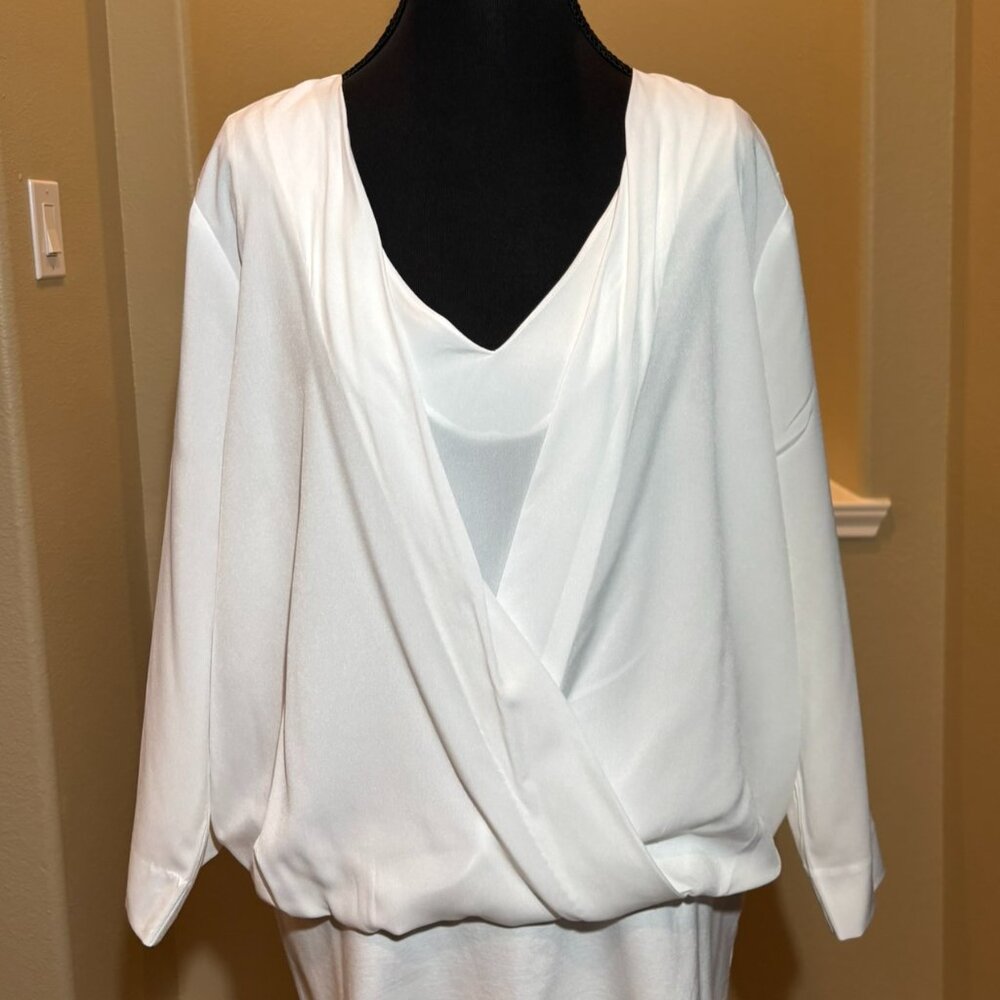 NWOT Cabi White Blouse Long Sleeve V-Neckline Size XL - Picture 2 of 10